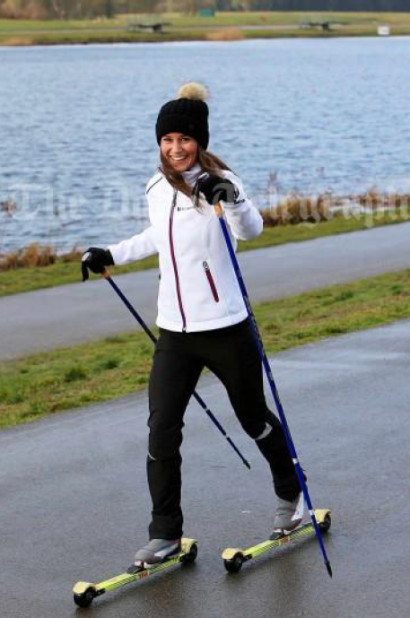 Pippa Middleton a passeggio con gli skiroll